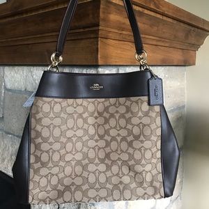 ❣️sold❣️  Coach Signature Lexy Shoulder Bag